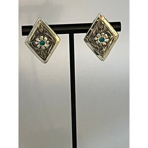 Silver turquoise cabochon flower design rhombus shape earrings